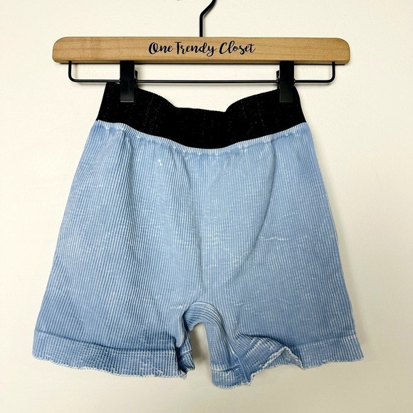 Free People Movement NWOT Blue Ribbed Heather Prajna Shorts Size M/L - Picture 2 of 5